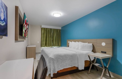 Ditmas Park Hotel | Red Roof PLUS+ Brooklyn - Flatbush Ave