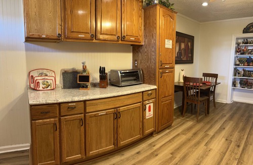 San Angelo House | Red Rooster House - King & Queen bedrooms Easy access to all areas of the city