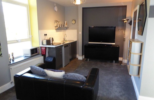 Preston Apartment | Red Rose - The Myriad