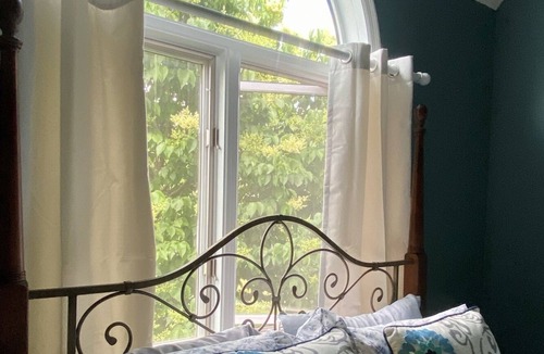 Oak Hill House | Red Sled Retreat at Crystal Pond: 2Br/2Bath Townhome on the Pond!