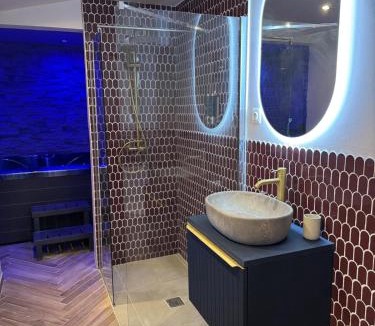 Chateauroux Apartment | RED SPARROW -T2 avec jacuzzi