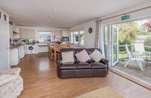 Ryde Cottage | Red Squirrel Lodge - UKC677
