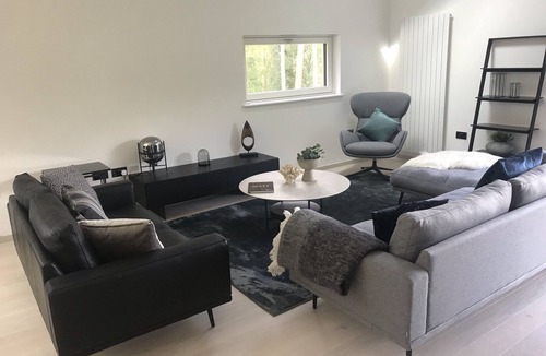 Crianlarich Ski Chalet | Red Stag with stunning loch and waterfall view