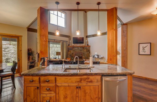 McCall House | Red Tail on the River - Private Hot Tub - River - Clubhouse w/gym, seasonal pool, sauna - Luxury