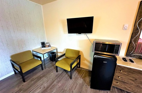 Iron Bridge Hotel | Red Top Motor Inn