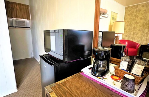 Iron Bridge Hotel | Red Top Motor Inn