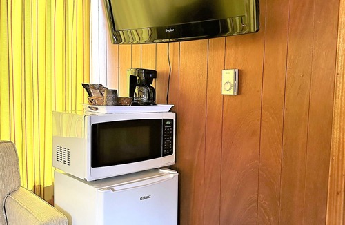 Iron Bridge Hotel | Red Top Motor Inn