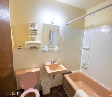 Iron Bridge Hotel | Red Top Motor Inn