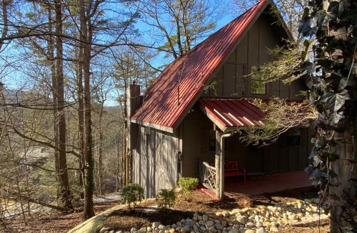 Mirror Lake Ski Chalet | Red Top Tree House