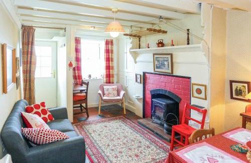 Trefor House | Red - Uk43121