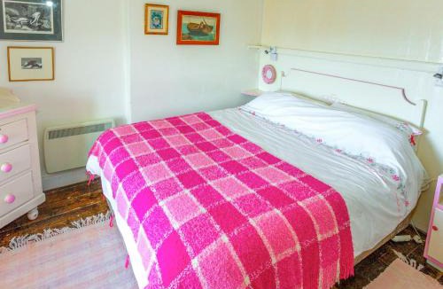 Trefor House | Red - Uk43121