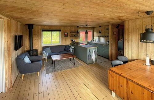 Fur House | Red wooden house with spa near Knudeklinterne