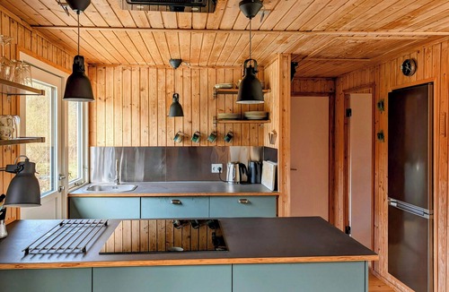 Fur House | Red wooden house with spa near Knudeklinterne