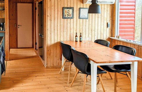 Fur House | Red wooden house with spa near Knudeklinterne