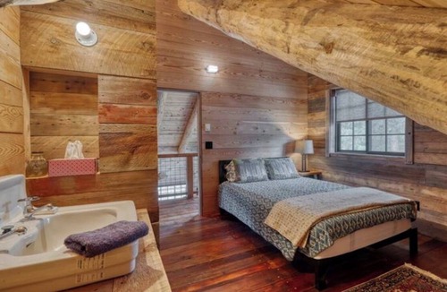 Tygh Valley Cabin | Redband Lodge: Handcrafted Rustic on White River
