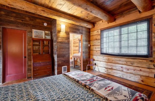 Tygh Valley Cabin | Redband Lodge: Handcrafted Rustic on White River