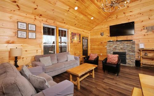 Sevierville Villa | Redbird View