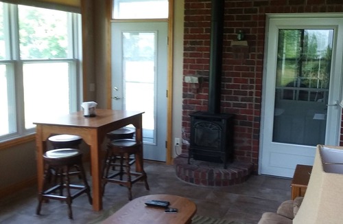 Butte Des Morts House | Redbrick Inn Hickory Suite