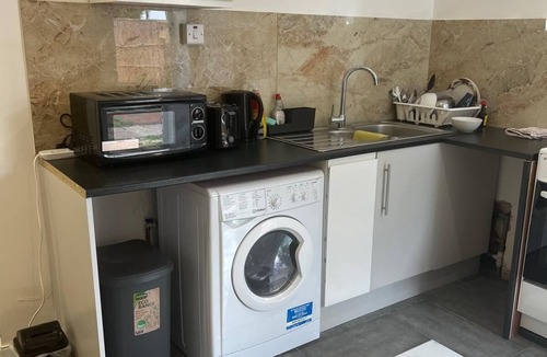 Clayhall Apartment | Redbridge Studio Retreat