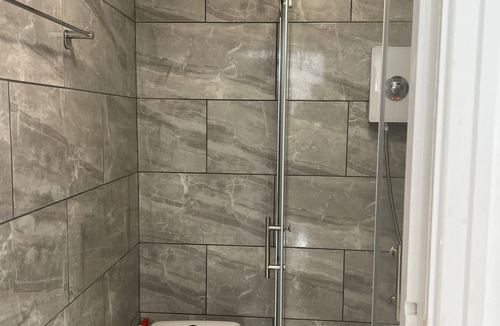 Clayhall Apartment | Redbridge Studio Retreat