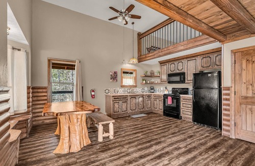 Dora Cabin | Redbud Cabin – Spacious Family Retreat with Loft, Near River & Trails