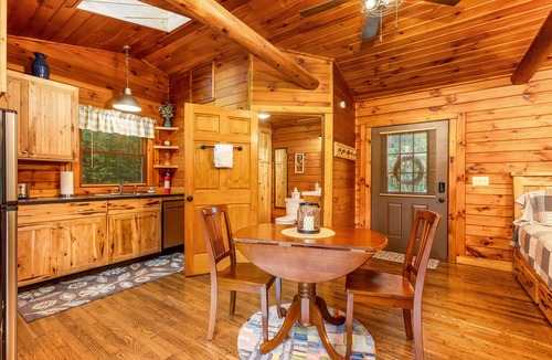 Nelsonville Cabin | Redbud-Cozy cabin in Hocking Hills with Hot Tub!
