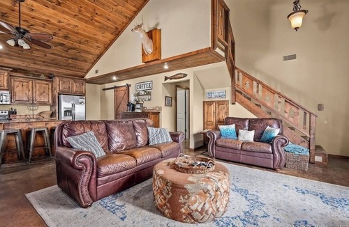Paradise Hill House | Redbud Lane Cabin at Lake Tenkiller
