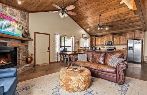 Paradise Hill House | Redbud Lane Cabin at Lake Tenkiller