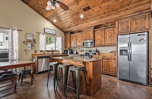 Paradise Hill House | Redbud Lane Cabin at Lake Tenkiller