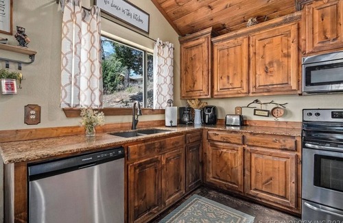 Paradise Hill House | Redbud Lane Cabin at Lake Tenkiller