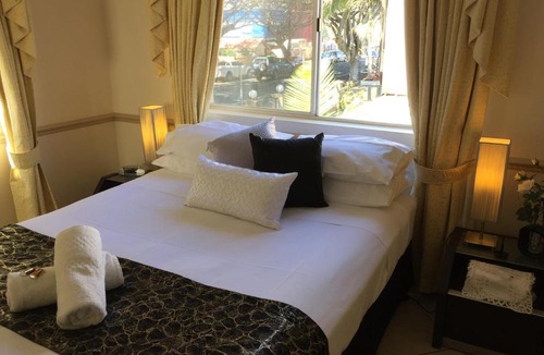 Redcliffe Apartment | Redcliffe Villa, Bayview