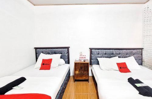 Kebumen Hotel | RedDoorz at Etnik Guest House