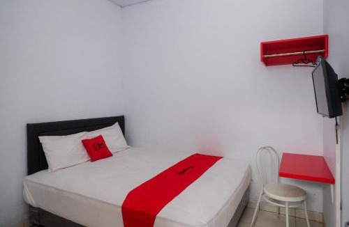 Manado Hotel | RedDoorz at Lapangan Bandara Sam Ratulangi Manado