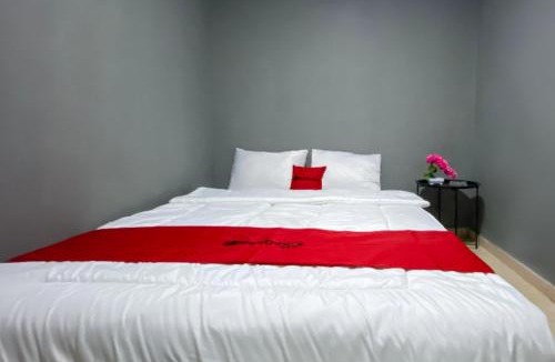 Tanjung Uncang Hotel | RedDoorz at Marina City Waterfront