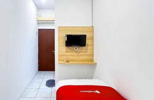 Gambir Hotel | RedDoorz at PBInn near Stasiun Juanda