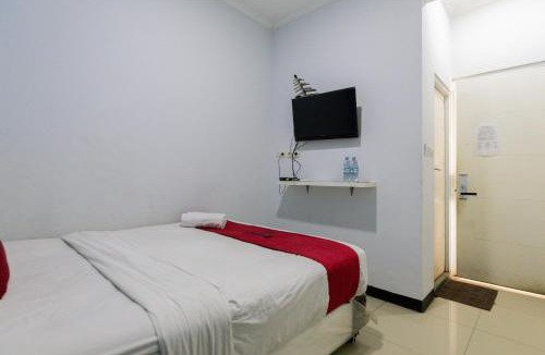Cikokol Hotel | RedDoorz @ Garden Boulevard Citra Raya Tangerang