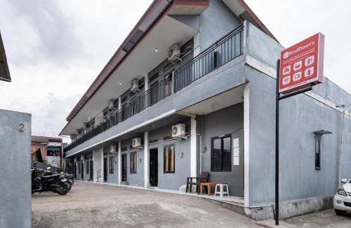 Samarinda Hotel | RedDoorz near Bigmall Samarinda 2
