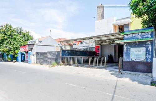 Tegal House | RedDoorz near GOR Wisanggeni