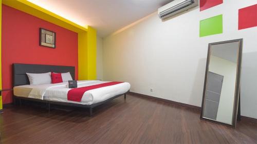 Old Jakarta Hotel | RedDoorz near ITC Mangga Dua
