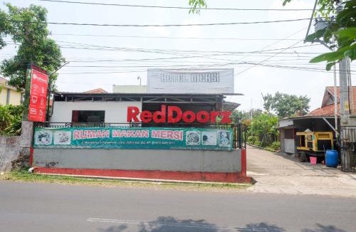 Purwokerto House | RedDoorz near Kampus UMP Purwokerto