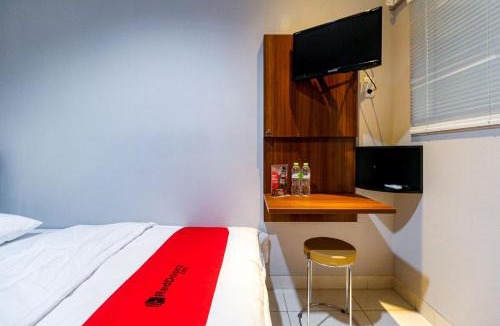 Kedoya Utara House | RedDoorz near Kebon Jeruk Jakarta