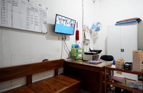 Purwokerto House | RedDoorz near Living Plaza Purwokerto