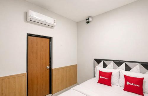 Old Jakarta House | RedDoorz near Museum Bank Indonesia Jakarta
