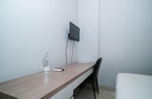 Tanjung Duren Utara Hotel | RedDoorz near Neo Soho Mall Jakarta