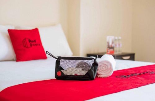 Tanjung Pinang Hotel | RedDoorz near Puskesmas Sei Jang Tanjung Pinang