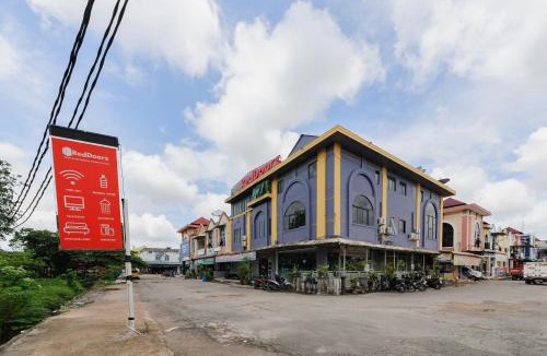 Tanjung Uncang House | RedDoorz Near RSUD Embung Fatimah Batam