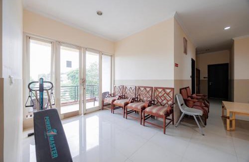 Binong House | RedDoorz near Siloam Karawaci 3