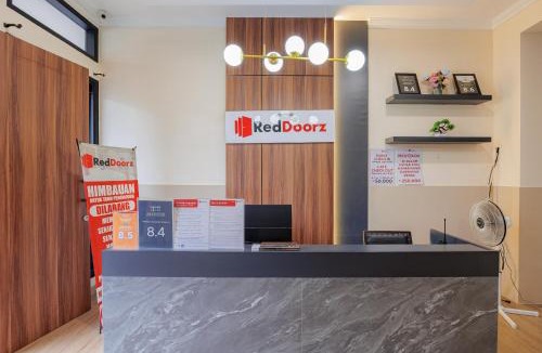 Binong House | RedDoorz near Siloam Karawaci 3