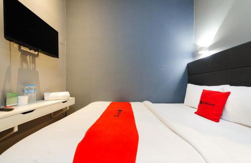 Sunter House | RedDoorz Plus @ Danau Sunter Utara