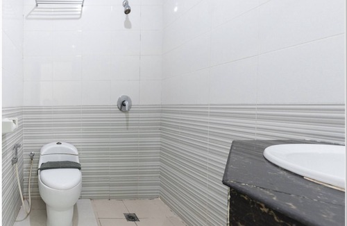 Makassar Hotel | RedDoorz Plus @ Hertasning Area